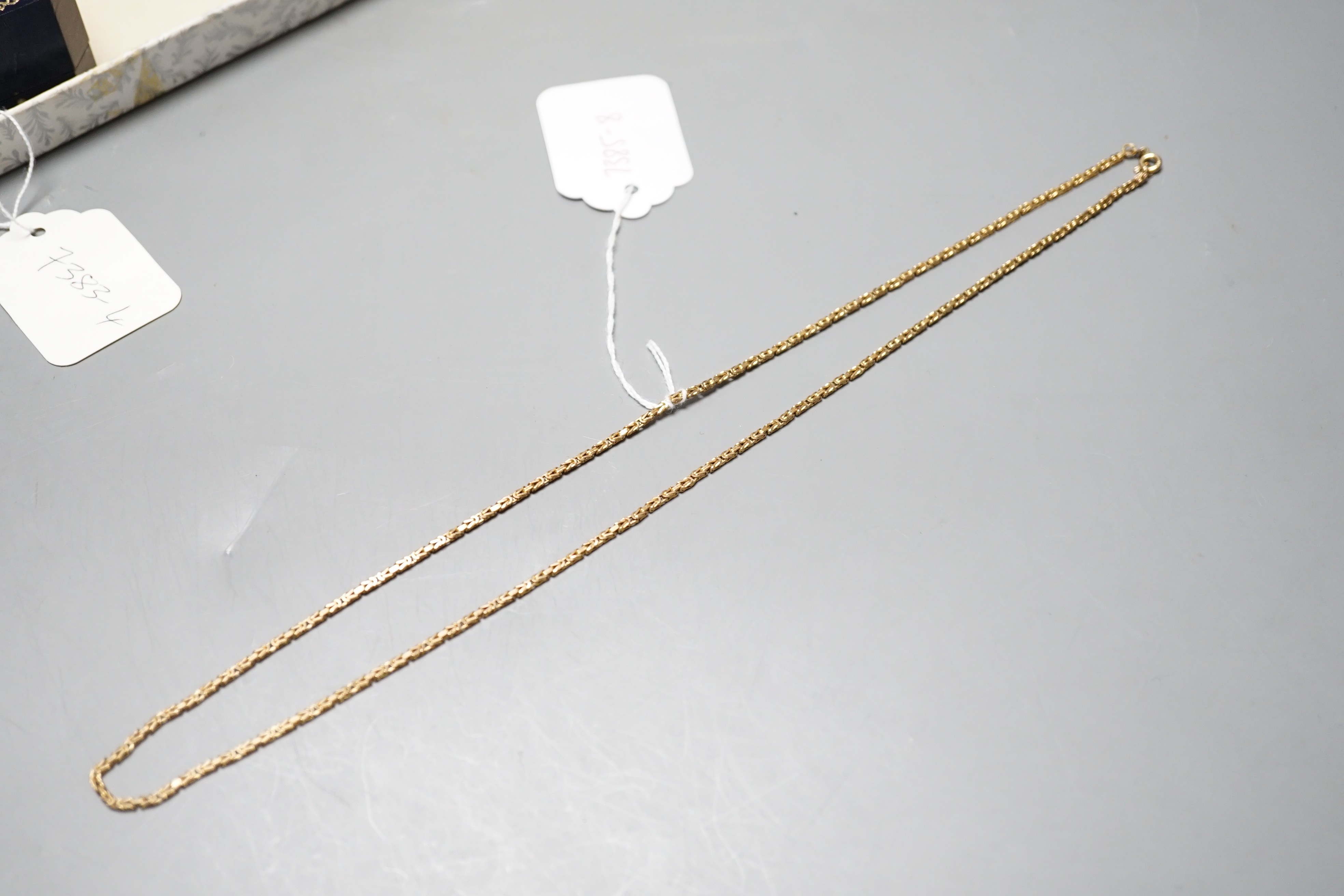 A modern 9ct gold chain, 61cm